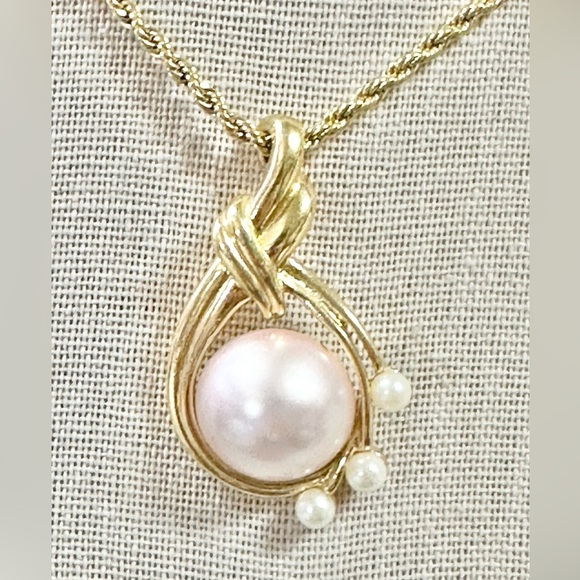 Vintage Trifari Gold Tone Pink And White Pearl Pendant With Rope Chain Necklace - Picture 3 of 4